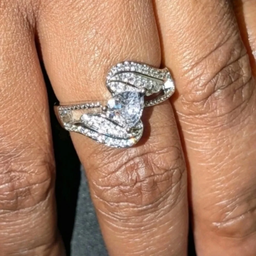 Shimmering 2.00ct Heart Cut Women's Engagement 925 Sterling silver Ring